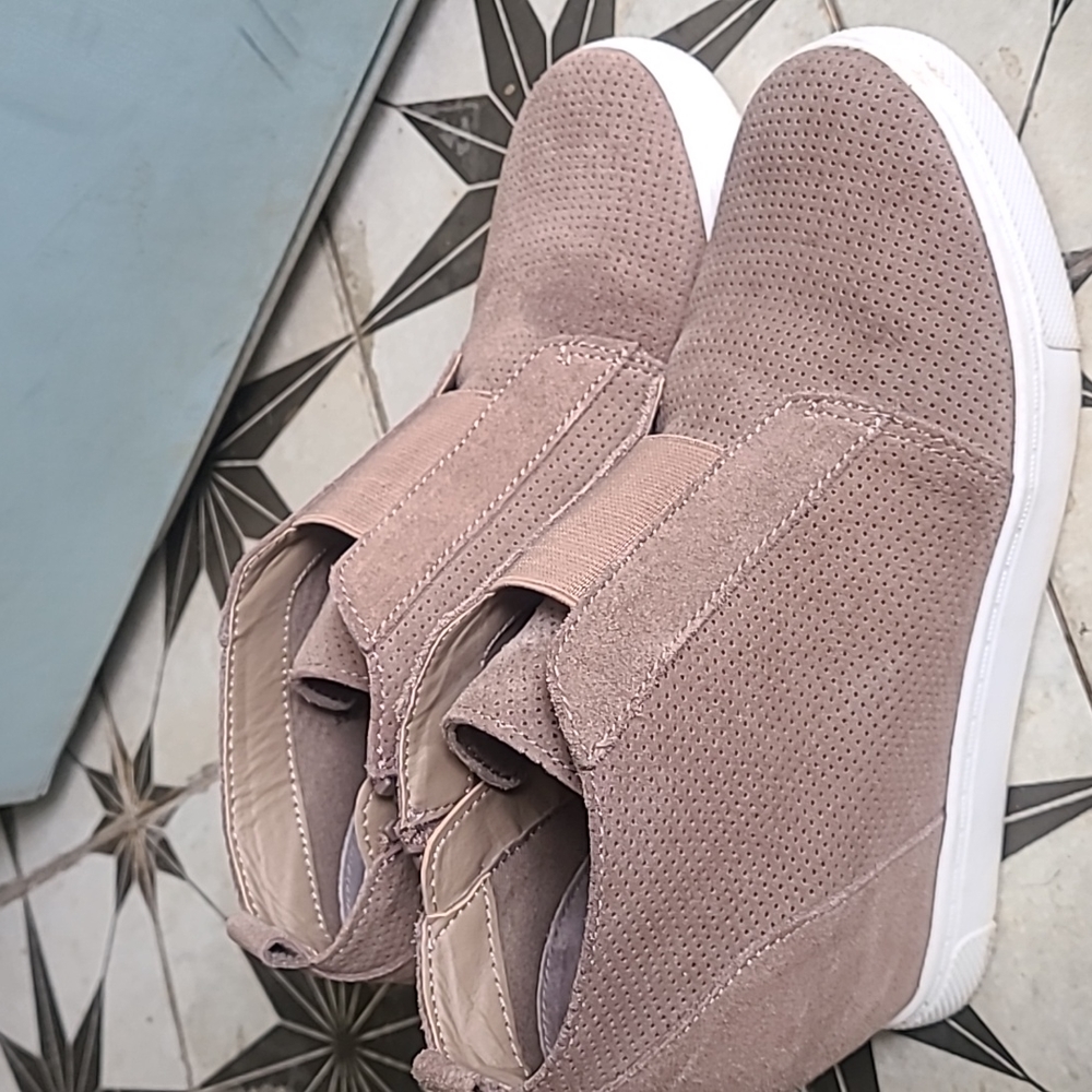 Steve Madden  Wavery size 8 tan suede